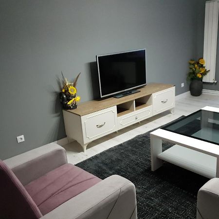 Meny Apartaments Codlea Exterior foto