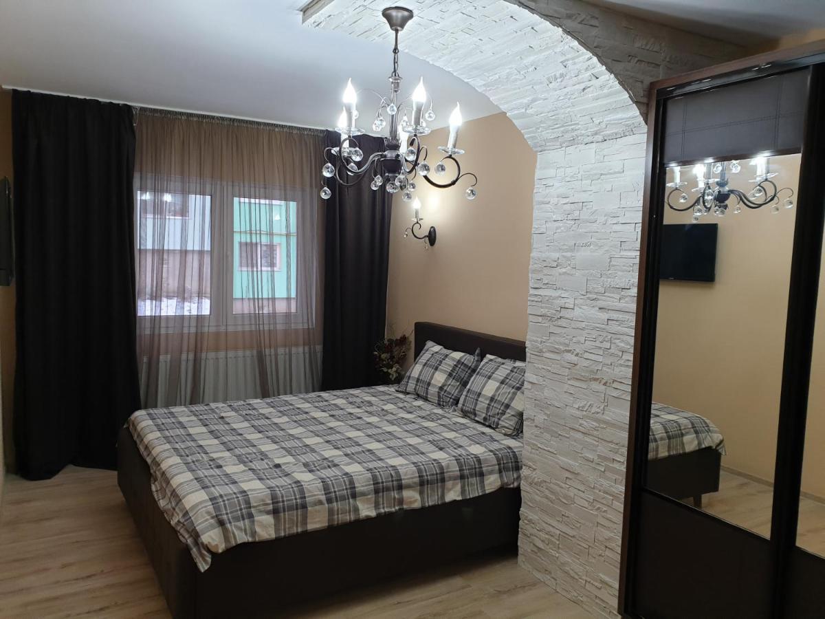Meny Apartaments Codlea Exterior foto