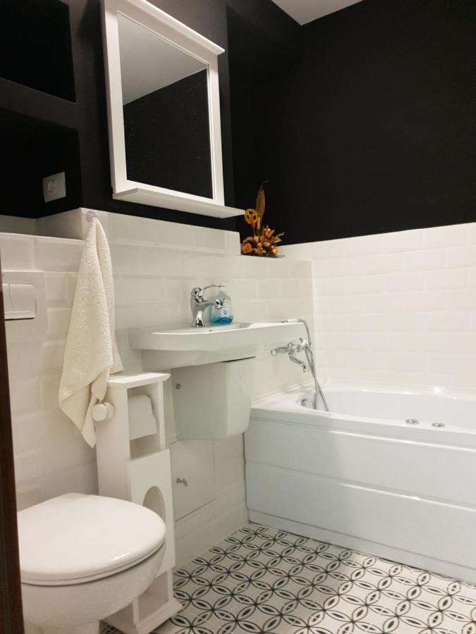 Meny Apartaments Codlea Exterior foto