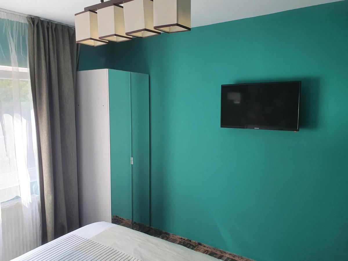 Meny Apartaments Codlea Exterior foto